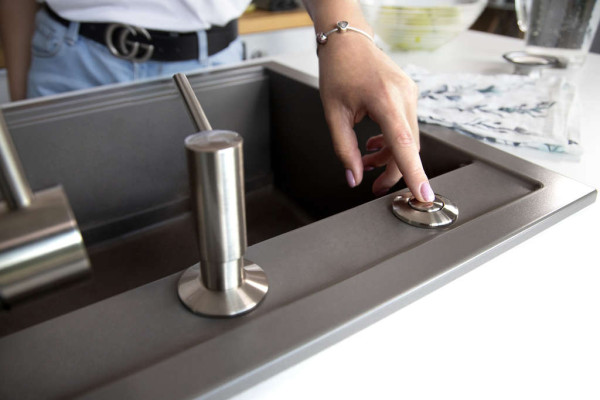 Пневматическая кнопка Omoikiri SW-01 IN